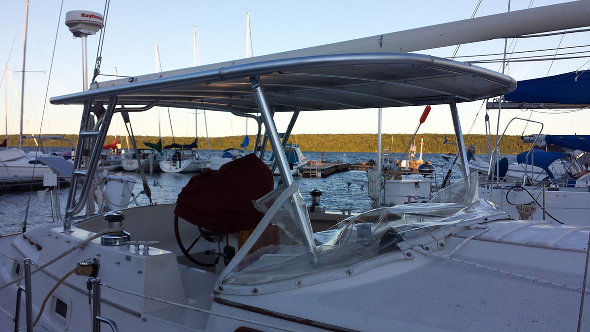 Sailboat hardtop left sidebar detail